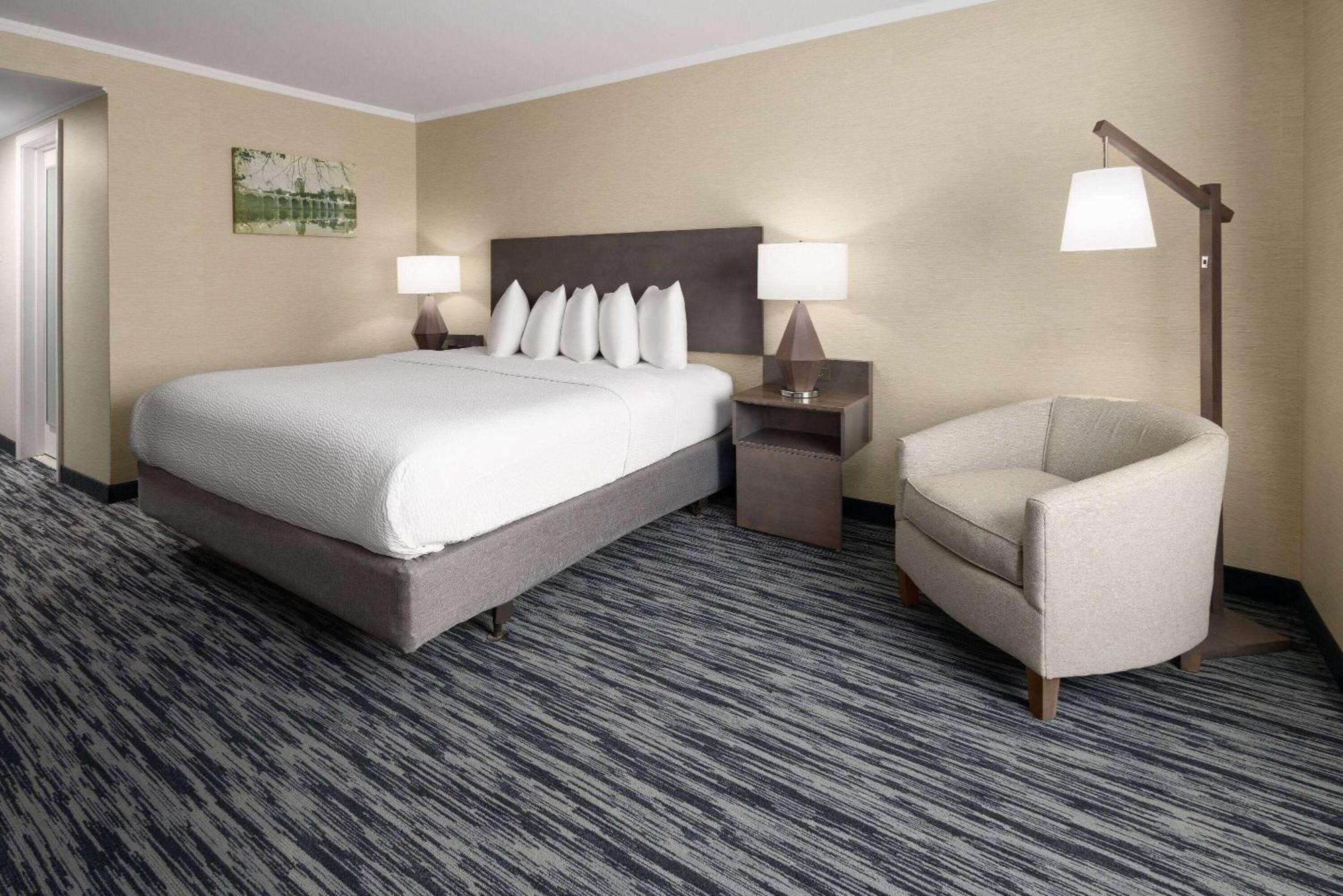 Penn Harris Hotel Harrisburg, Trademark By Wyndham Экстерьер фото